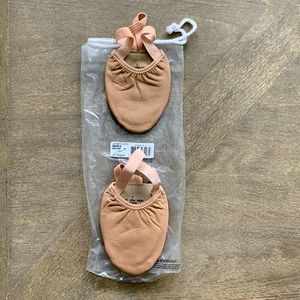 Capezio Leather Pirouette II, Nude Size Large